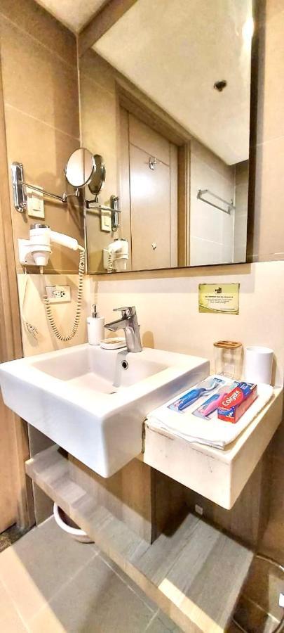 Studio Unit Condo At Antel Serenity Suites Makati Manila Exterior photo